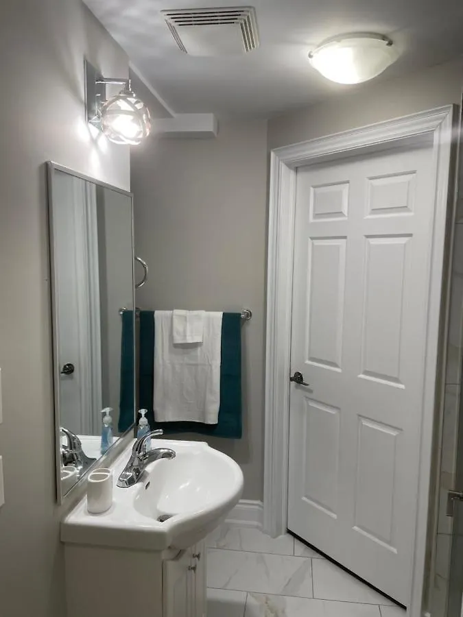 Stunning & Cozy Freshly Renovated 2 Bedroom Basement Unit Kitchener