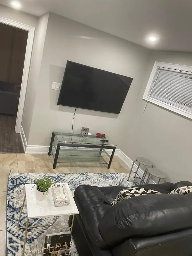 Stunning & Cozy Freshly Renovated 2 Bedroom Basement Unit Kitchener 0*,  Canada