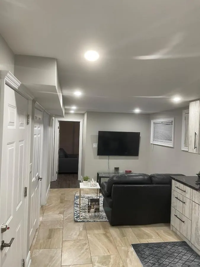 Holiday home Stunning & Cozy Freshly Renovated 2 Bedroom Basement Unit Kitchener
