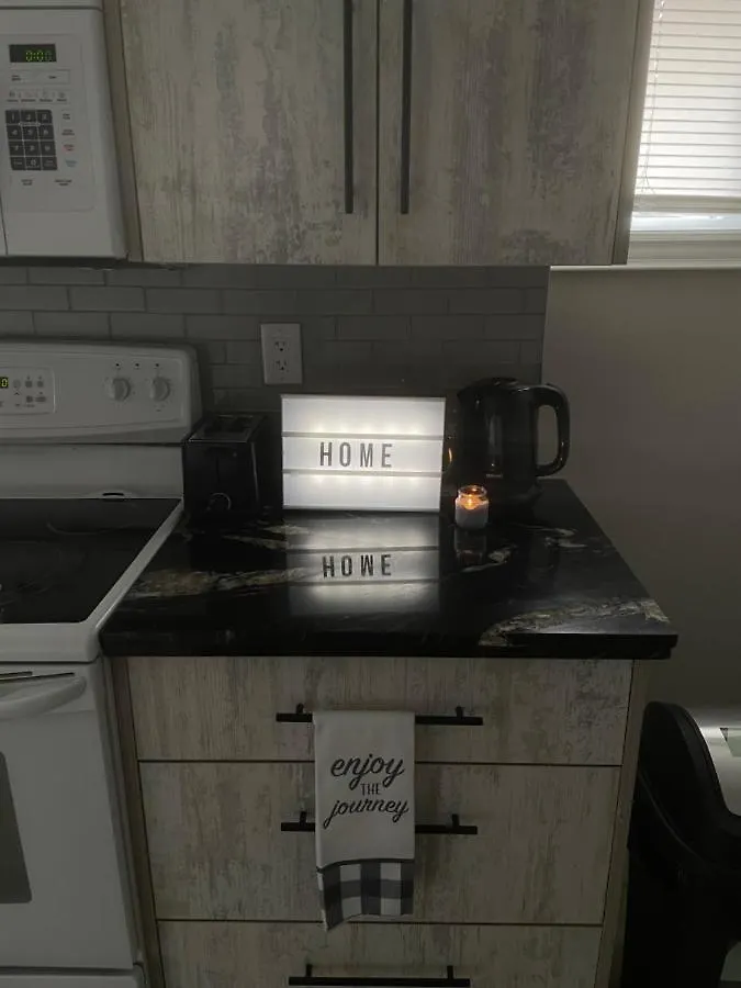 Stunning & Cozy Freshly Renovated 2 Bedroom Basement Unit Kitchener Canada